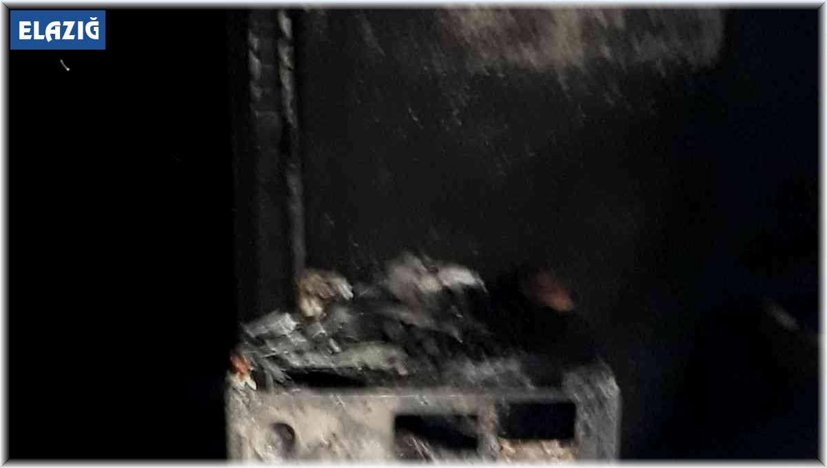 Elektrik kontağından çıkan yangın evi küle çevirdi