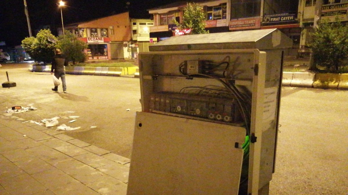 Elektrik panoları tehlike saçıyor