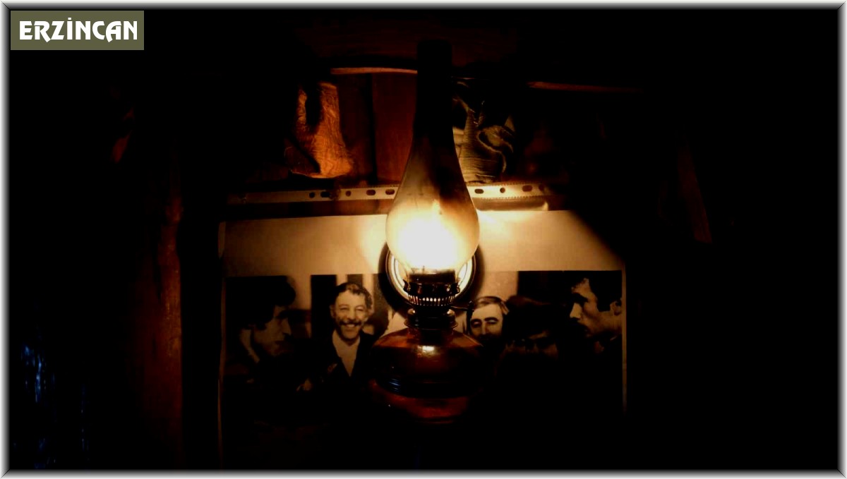 Elektrikler kesilince gaz lambası nostalji yaşattı