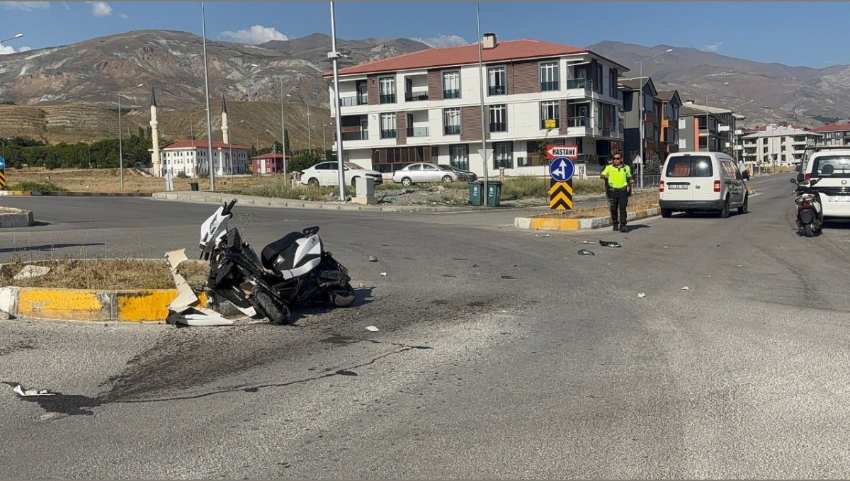 Elektrikli bisiklet ile otomobil çarpıştı: 1 yaralı