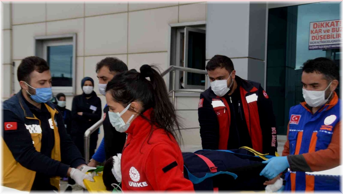 Eleşkirt Devlet Hastanesinde gerçeği aratmayan yangın tatbikatı