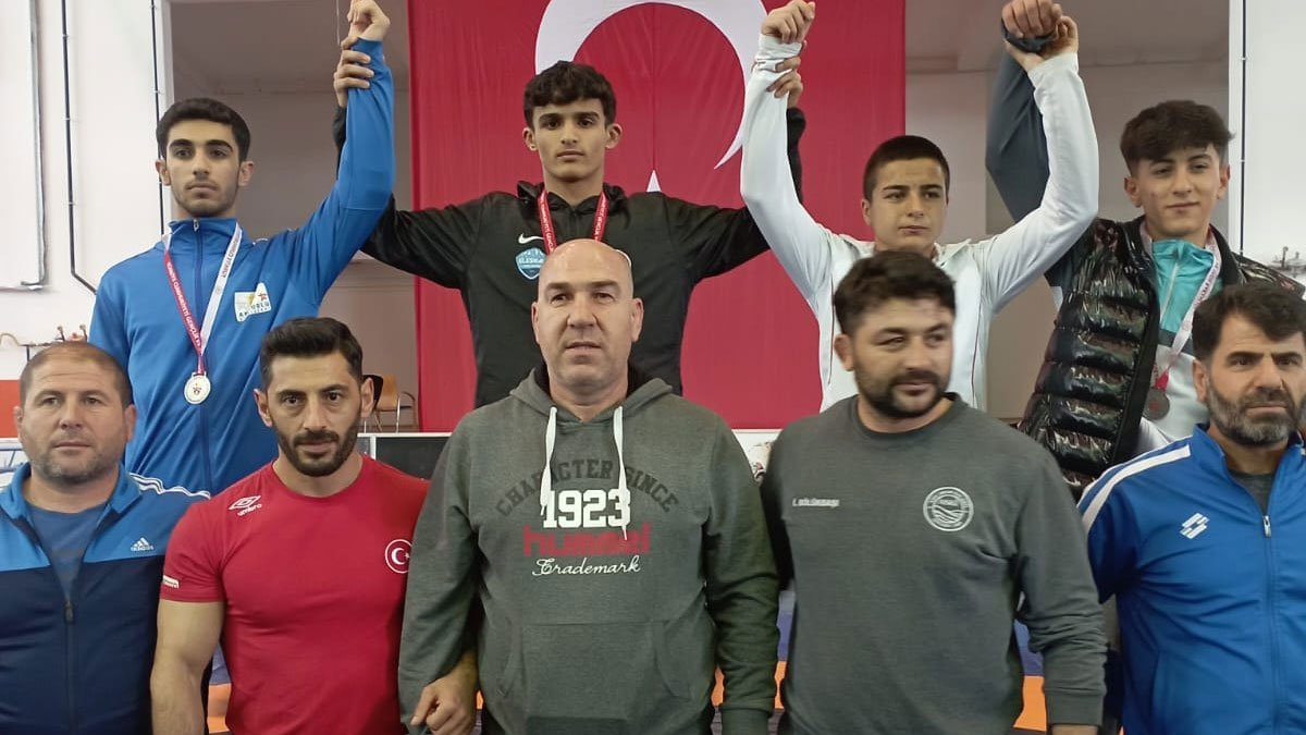 Eleşkirt Gençlik ve Spor İlçe Müdürlüğü Güreşçileri Kars'ta Yarıştı