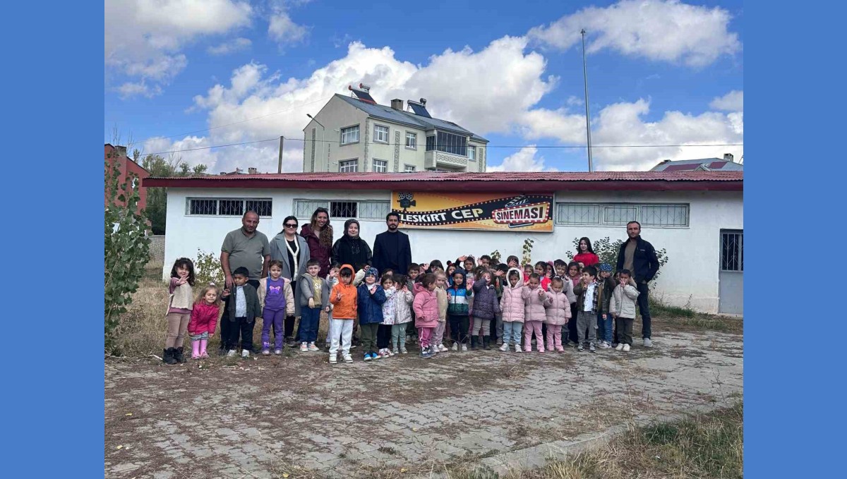 Eleşkirt'te Anaokulu Öğrencileri İlk Kez Sinemayla Buluştu