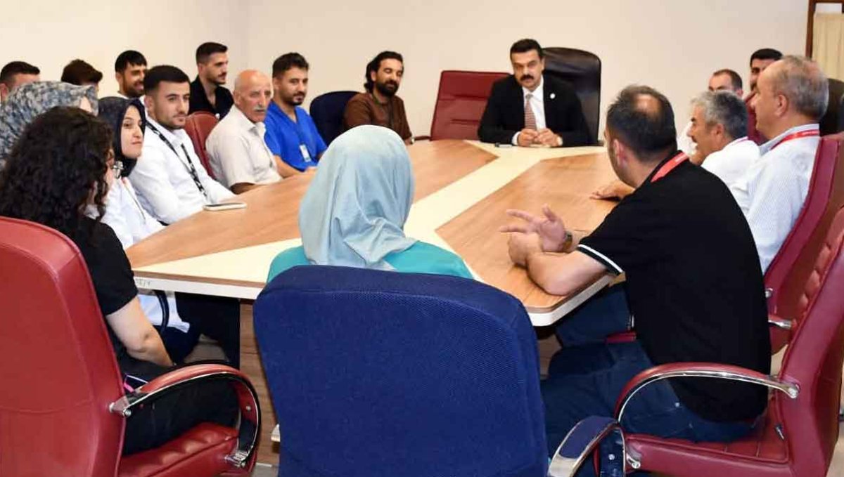 Eleşkirt'te sağlık çalışanları taleplerini İl Sağlık Müdürü Acu'ya iletti