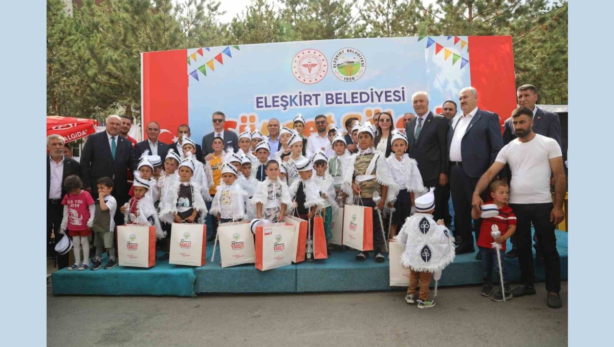 Eleşkirt'te Sünnet Şöleni Düzenlendi, Vali Koç'a Fahri Hemşehrilik Beratı Verildi