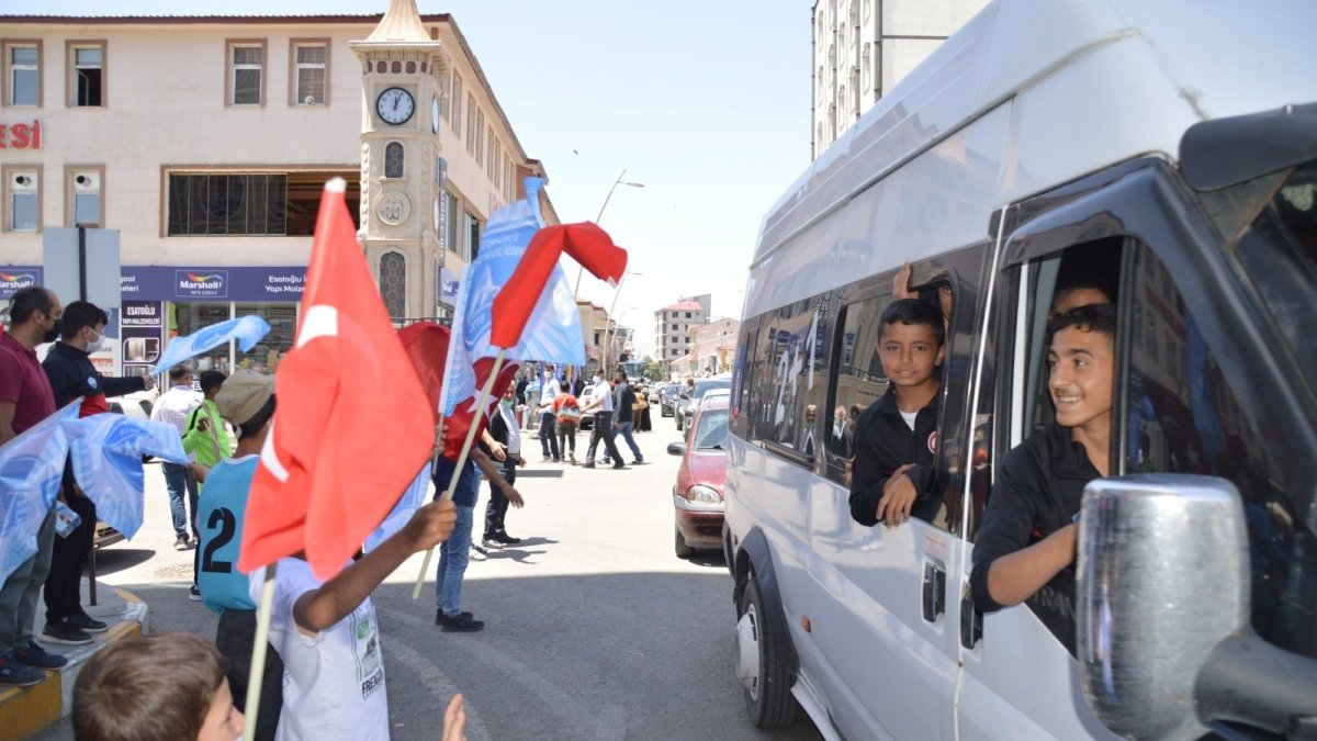 Eleşkirt'te Türkiye 3.lerine Muhteşem Karşılama Yapıldı