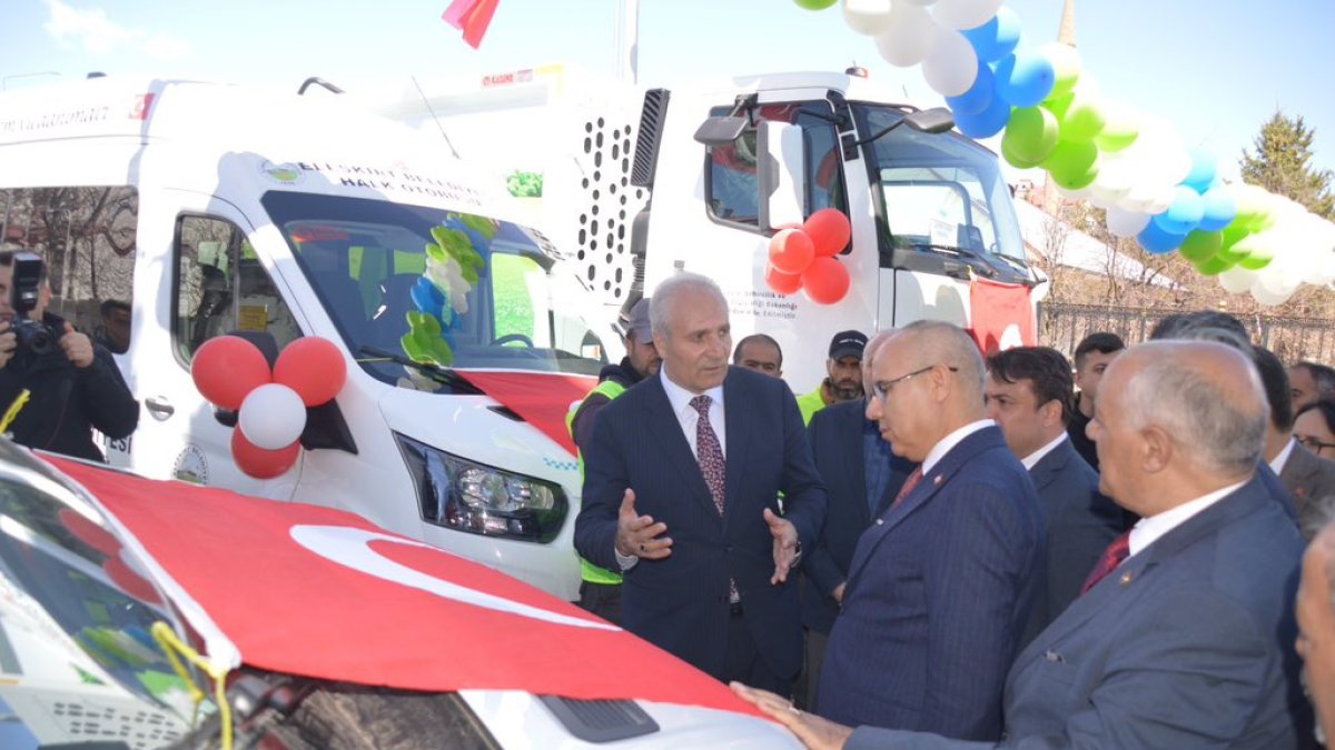 Eleşkirt’te halk ekmek fabrikası ve yeni araçlar hizmete girdi