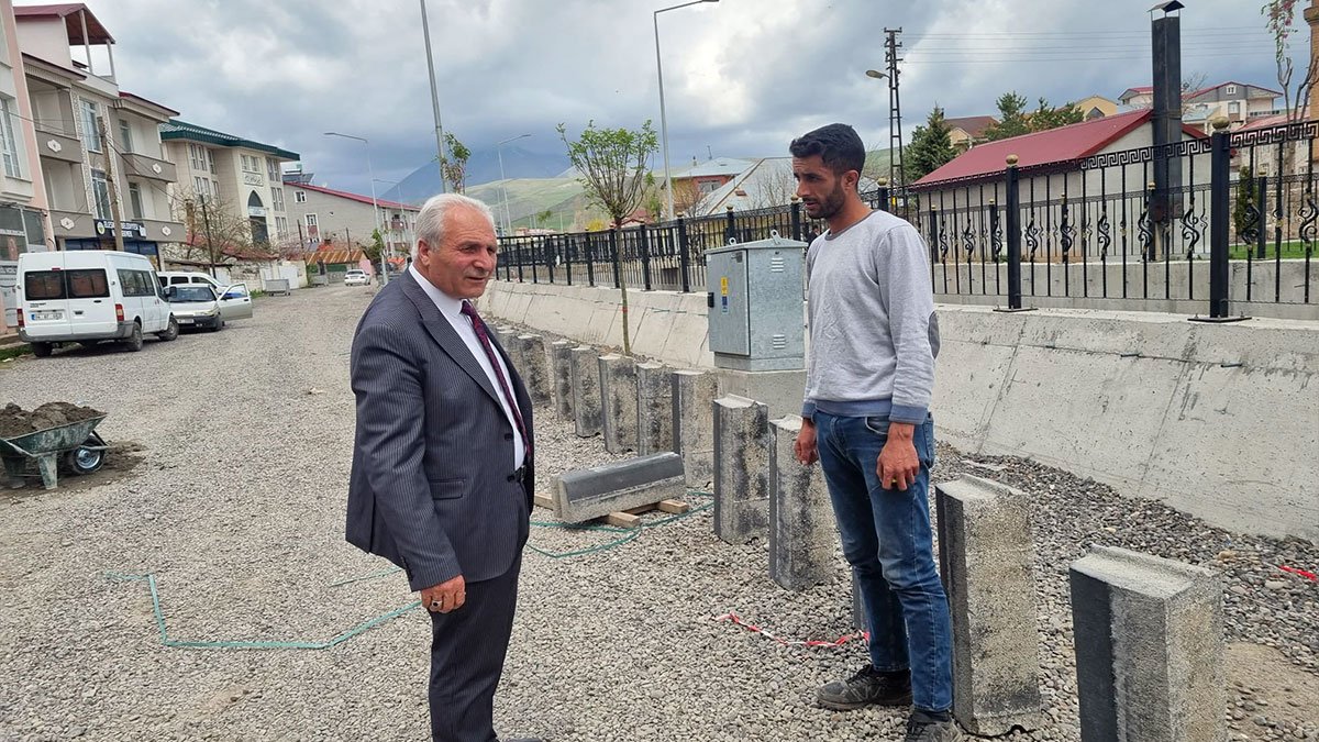 Eleşkirt’te Kaşesor Deresi Boyunca Kaldırım Çalışmaları Başladı