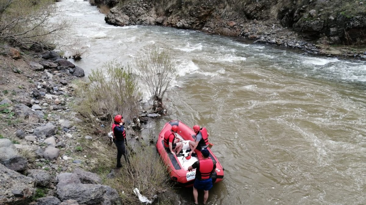 Eleşkirt’te Sarıcan Deresi Rafting Tutkunlarını Buluşturuyor