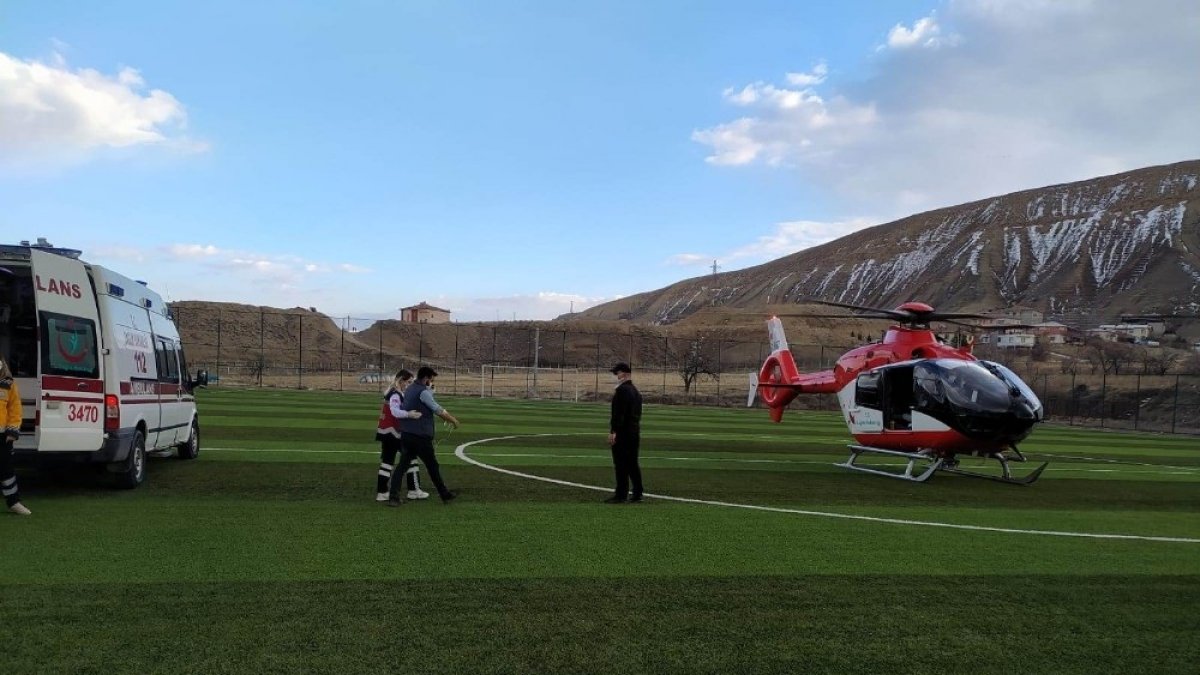 Elini cam kesen gencin imdadına ambulans helikopter yetişti