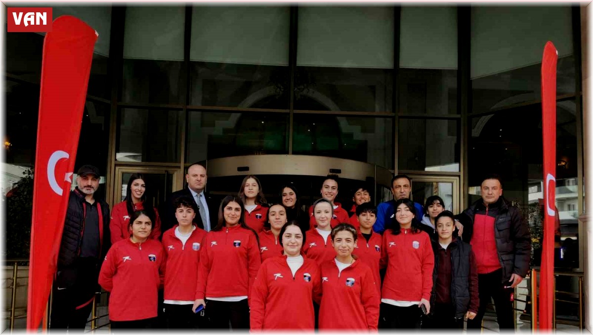 Elite World Van Otel kadın futbolcuları ağırladı