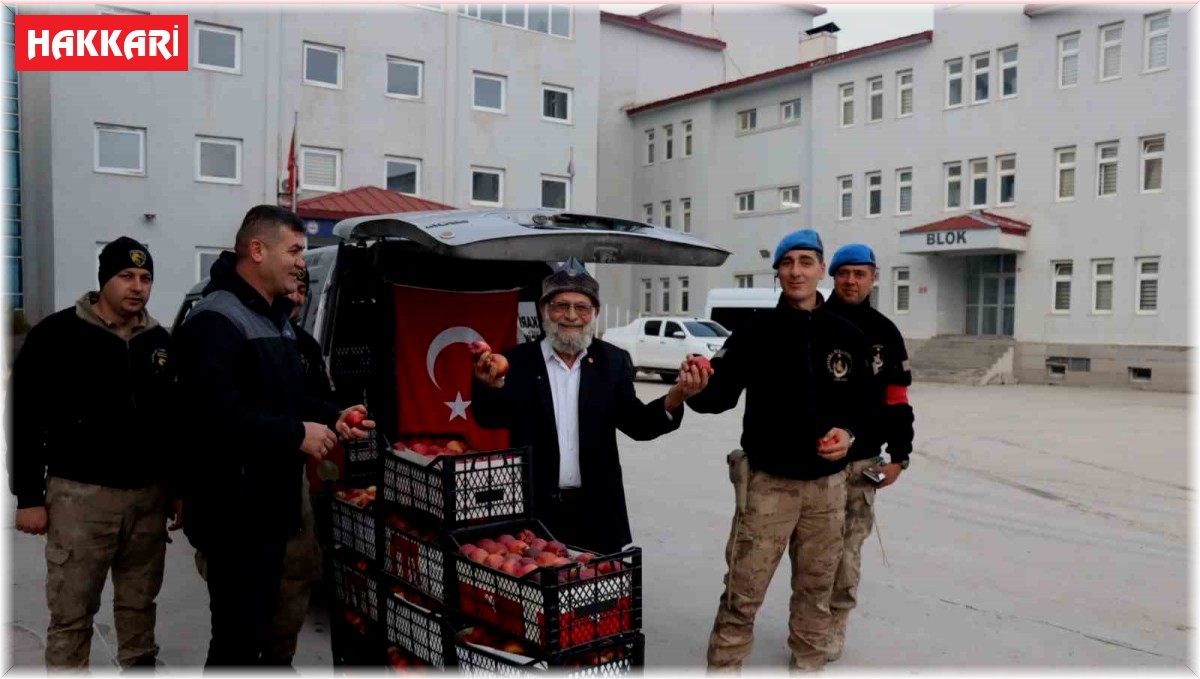 'Elmacı Dede' Hakkari'de