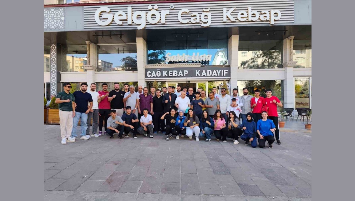 Elmalı, Erzurumlu boksörlerle yemekte bir araya geldi