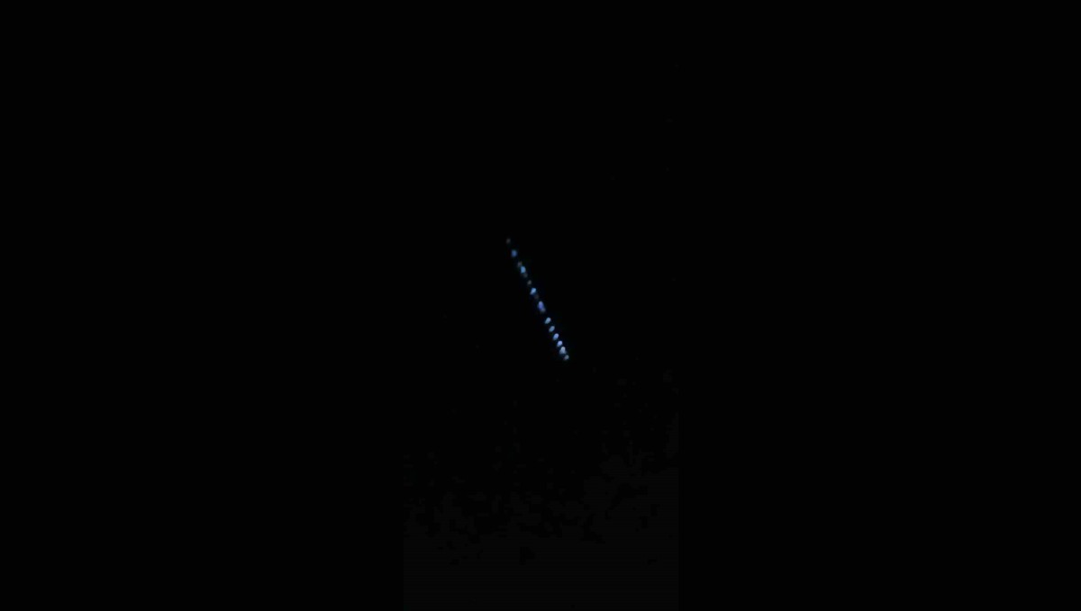 Elon Musk'ın 'Starlink uydu zinciri' Erzincan semalarında görüldü