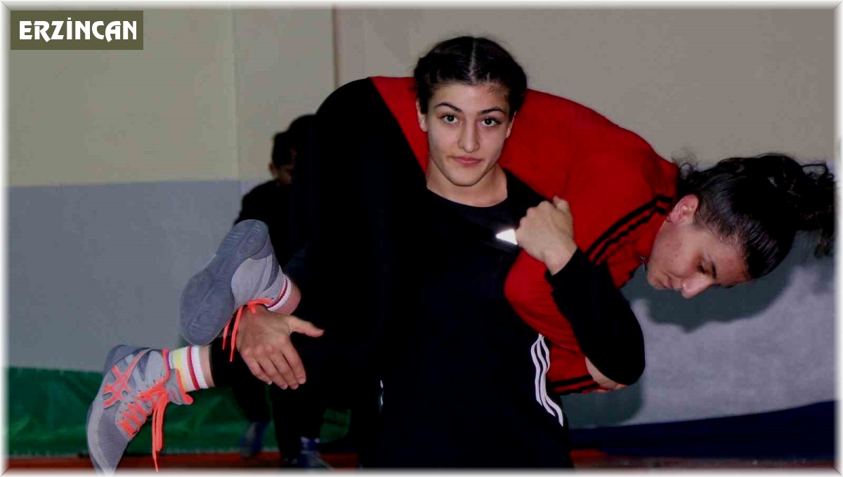 Elvira, Bakü'de gümüş madalya kazandı