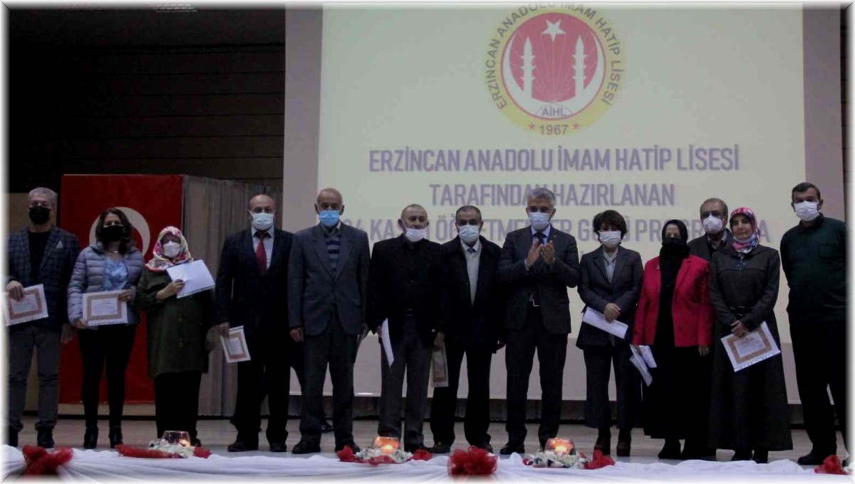 Emekli öğretmenler veda ederken yeni öğretmenler yemin etti