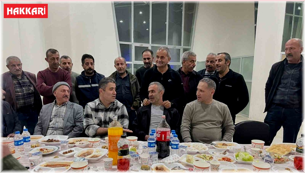 Emekli olan belediye personellerine veda yemeği