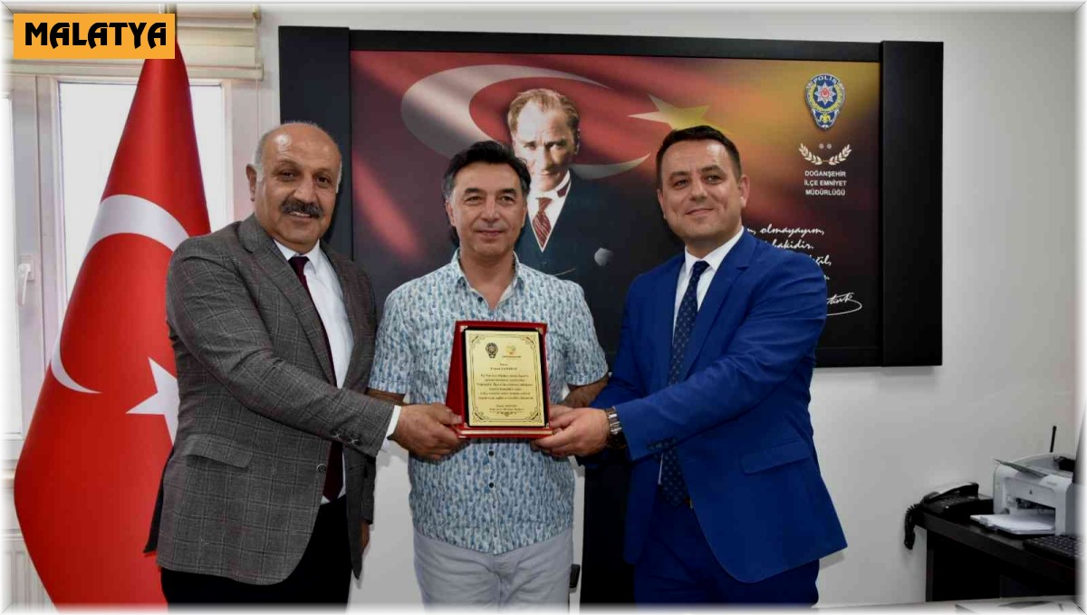 Emekliye ayrılan emniyet Müdürüne yemekli veda