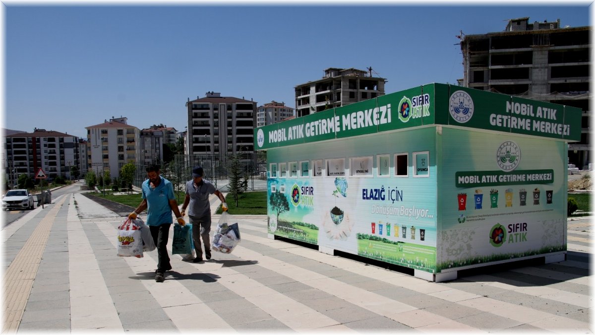 Emine Erdoğan startını vermişti, Elazığ Belediyesi kentin farklı noktalarına 'Mobil Atık Getirme Merkezleri' oluşturdu