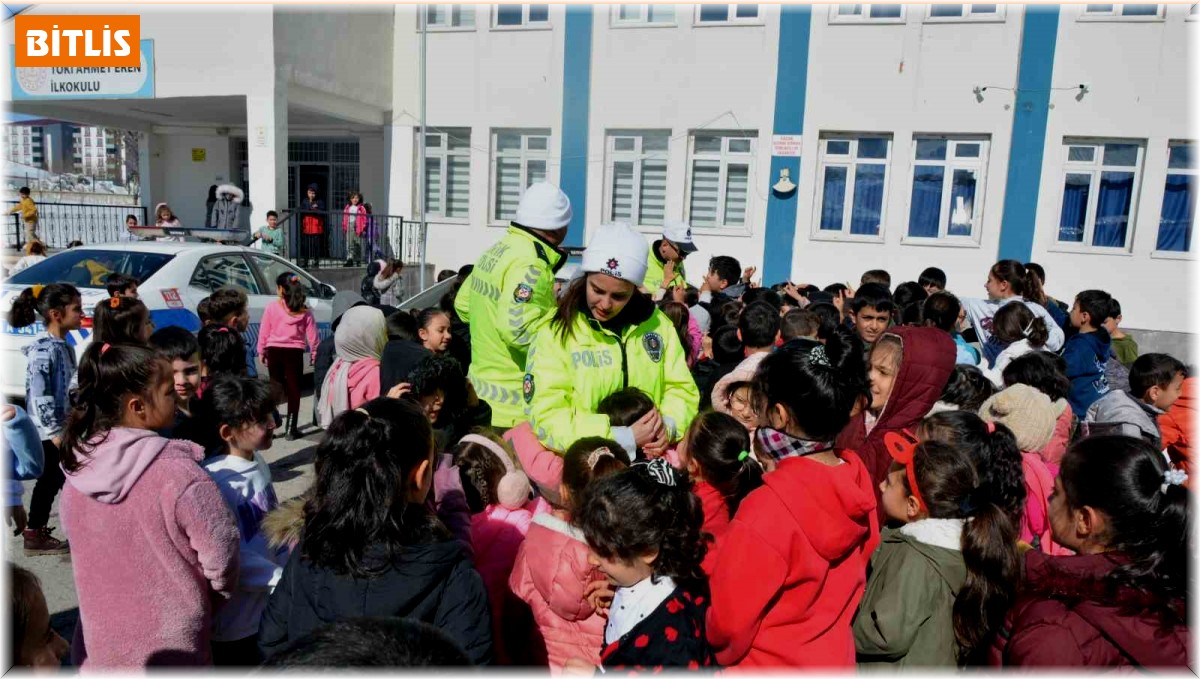 Emniyet müdürlüğü tarafından öğrencilere trafik eğitimi verildi