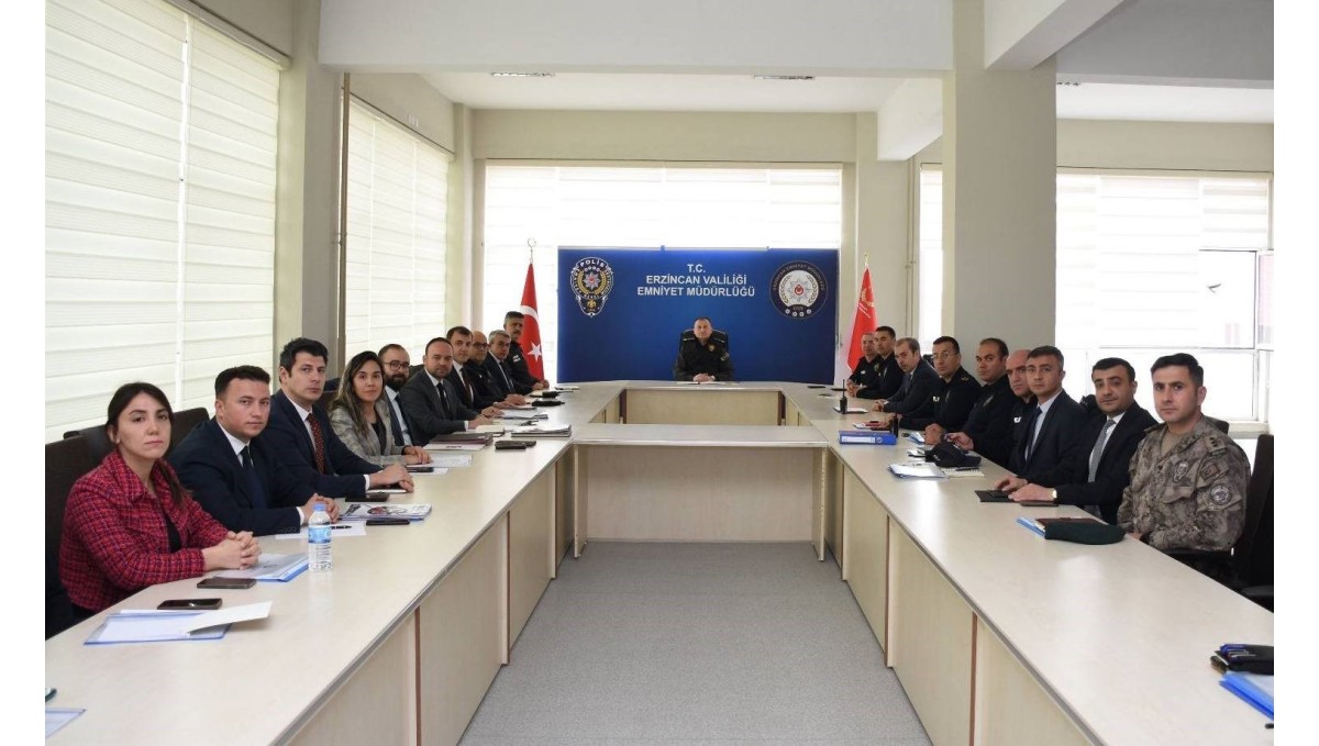 Emniyet Müdürü Baybaba, birim amirleriyle toplantı yaptı