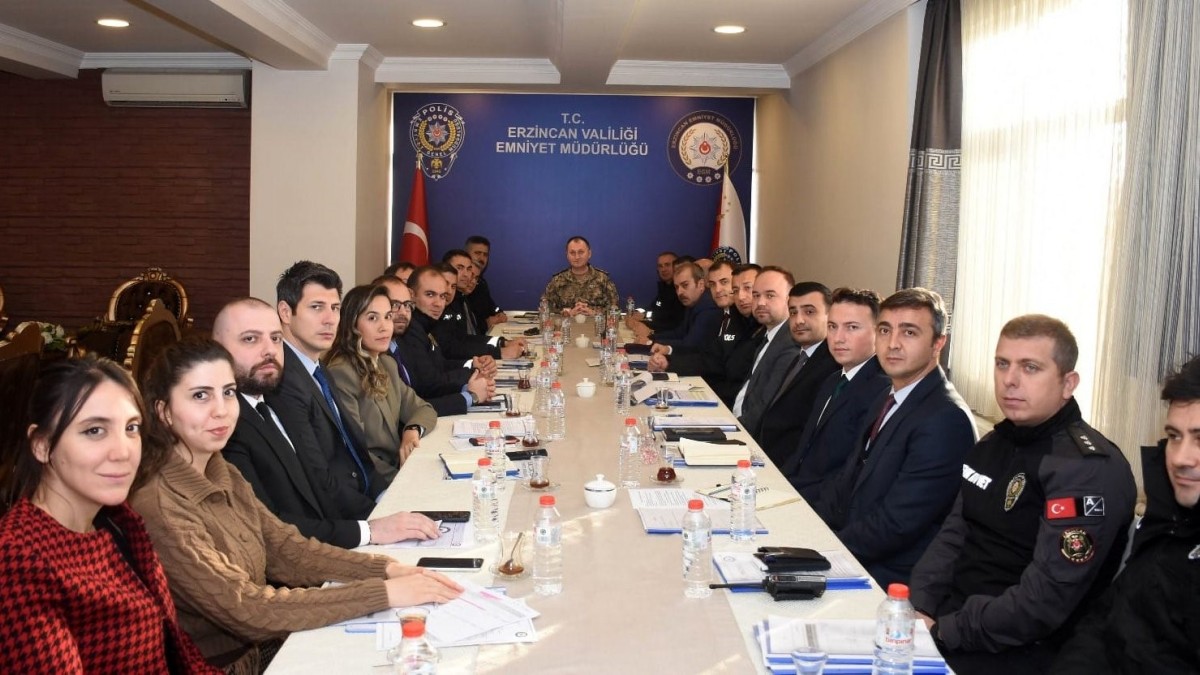 Emniyet Müdürü Baybaba, şube müdürleriyle toplantı yaptı