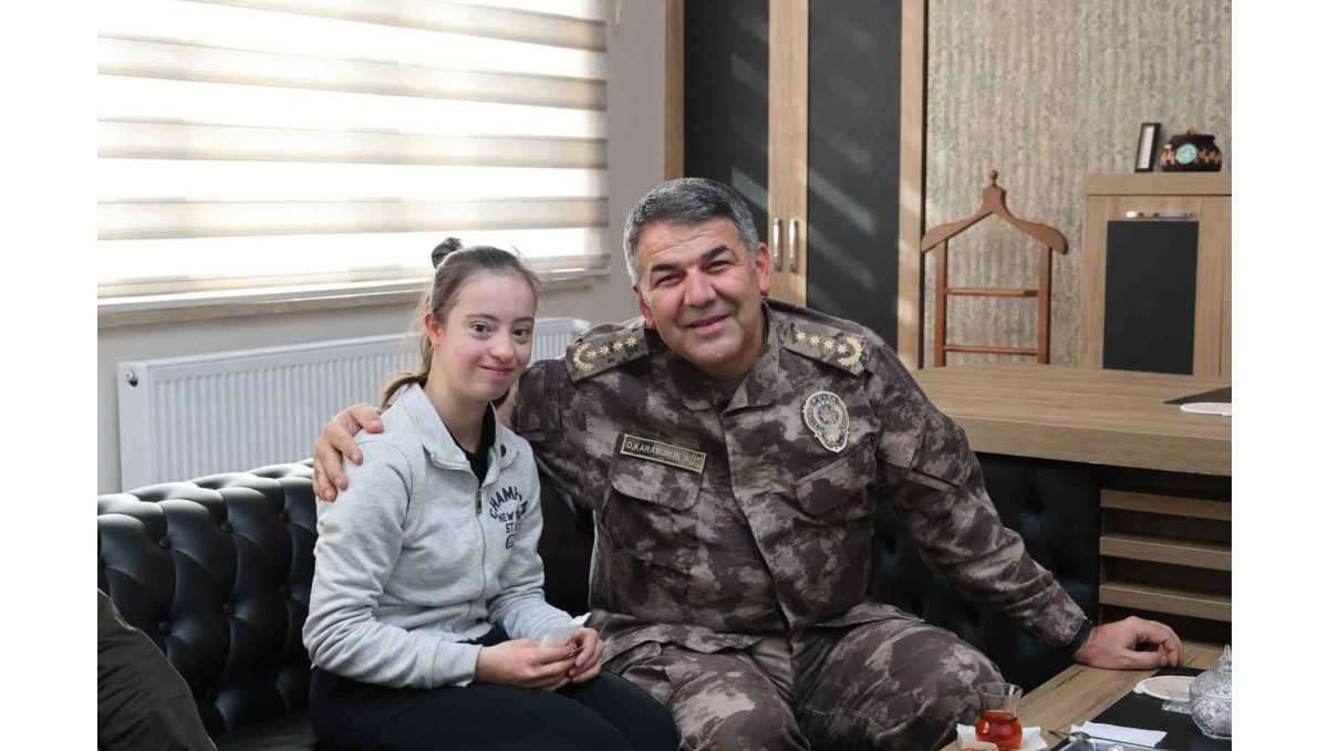 Emniyet müdürü Karaburun, okul önlerindeki uygulamaları denetledi