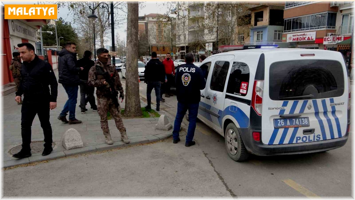 Emniyet nizamiyesinde akrabalar arasında kavga: 1 yaralı, 3 gözaltı