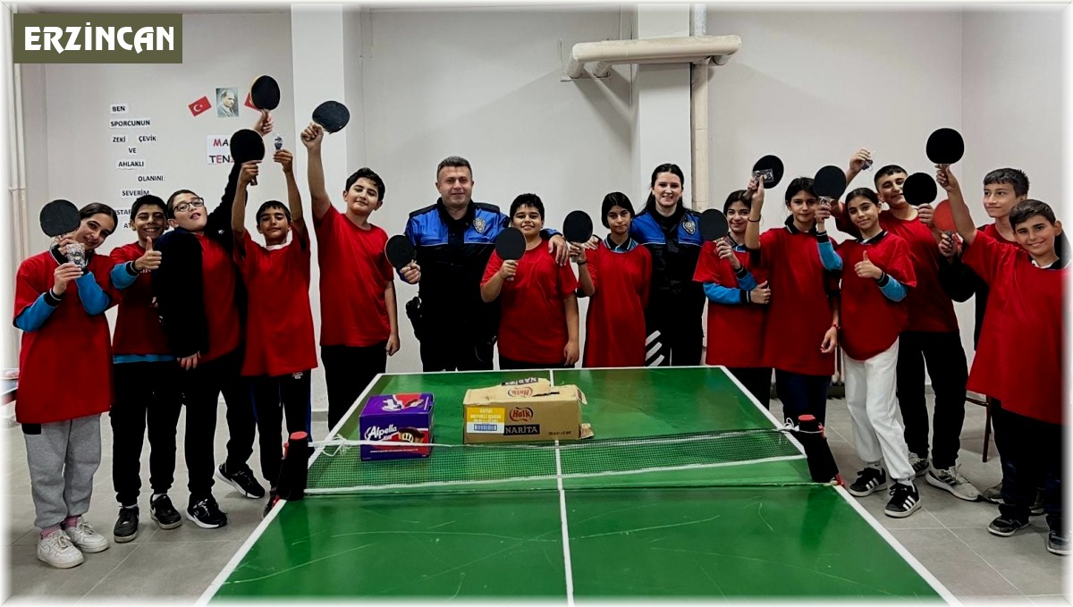 Emniyetten çocuklara tenis kursu
