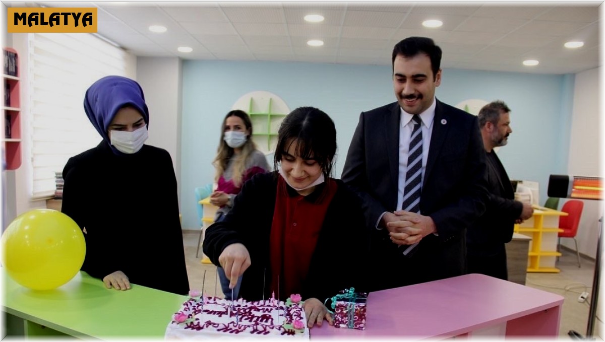 En çok kitap okuyan öğrenciye doğum günü sürprizi