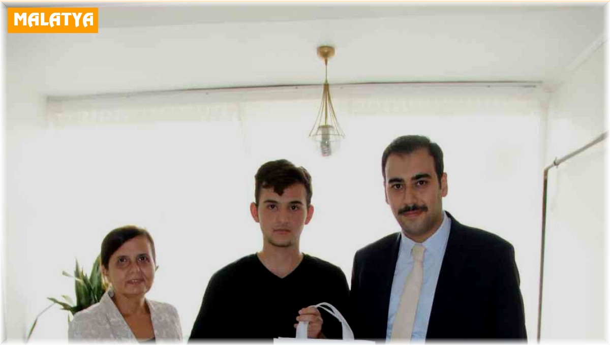 En fazla kitap okuyan öğrenciye hediye