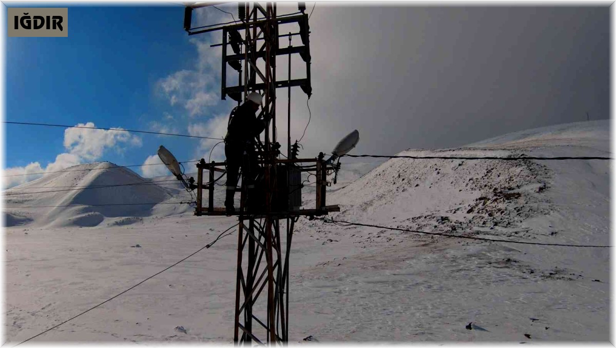 Enerji ekipleri, zorlu kış şartlarında görev başında