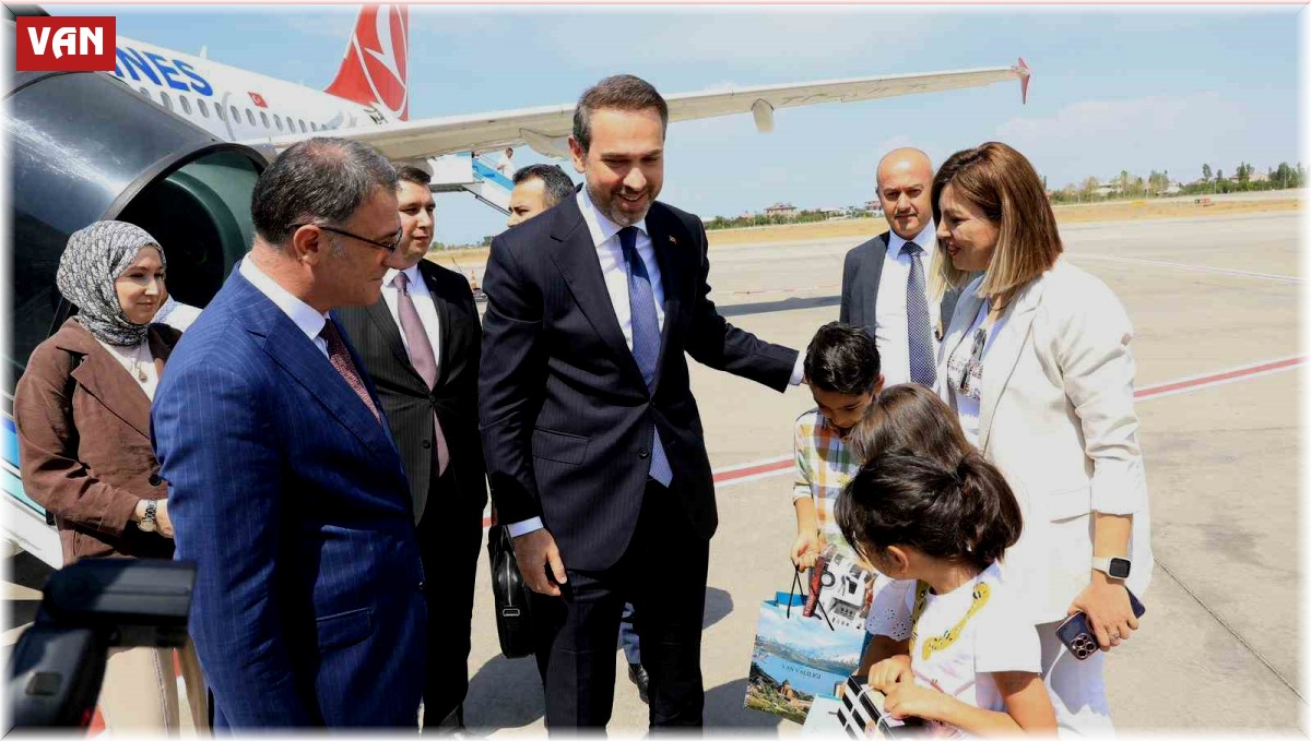 Enerji ve Tabii Kaynaklar Bakanı Bayraktar Van'da