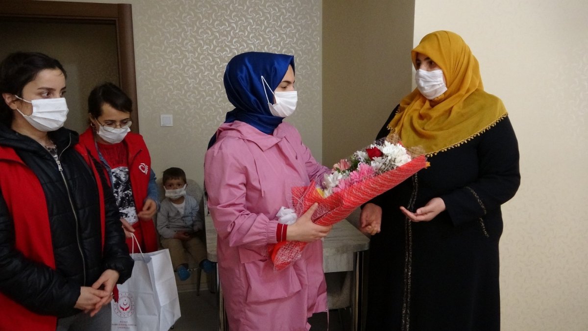 Engelli 3 çocuk annesi kadın 'yılın annesi' seçildi