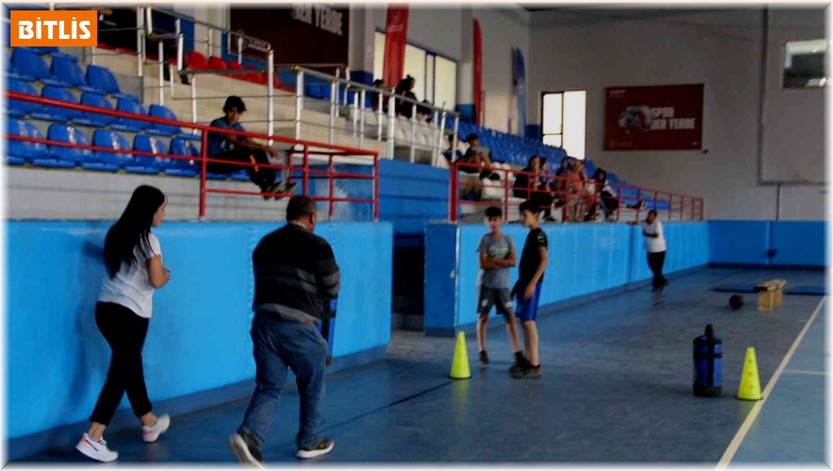 Engelli bireyler "Mutlu Çarşamba" projesiyle doyasıya eğleniyor