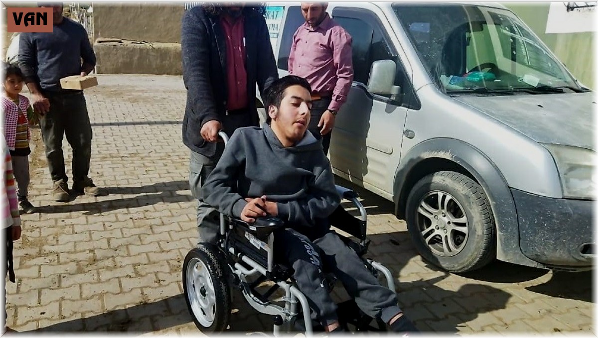 Engelli genç tekerlekli sandalyesine kavuştu