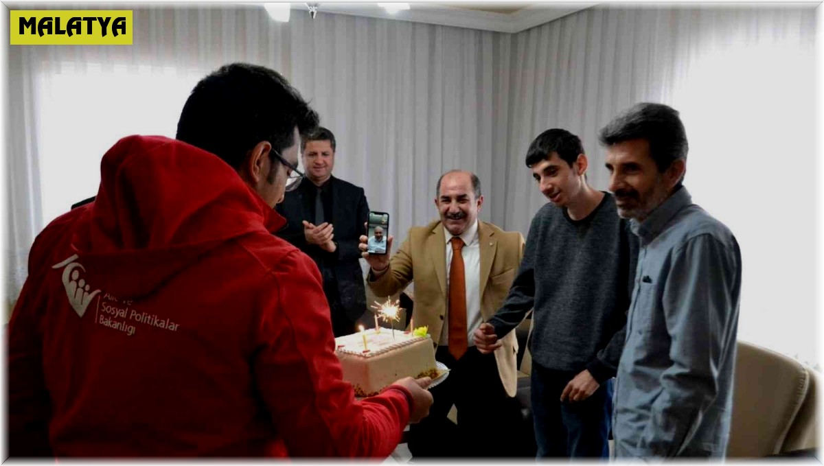 Engelli gence doğum günü sürprizi