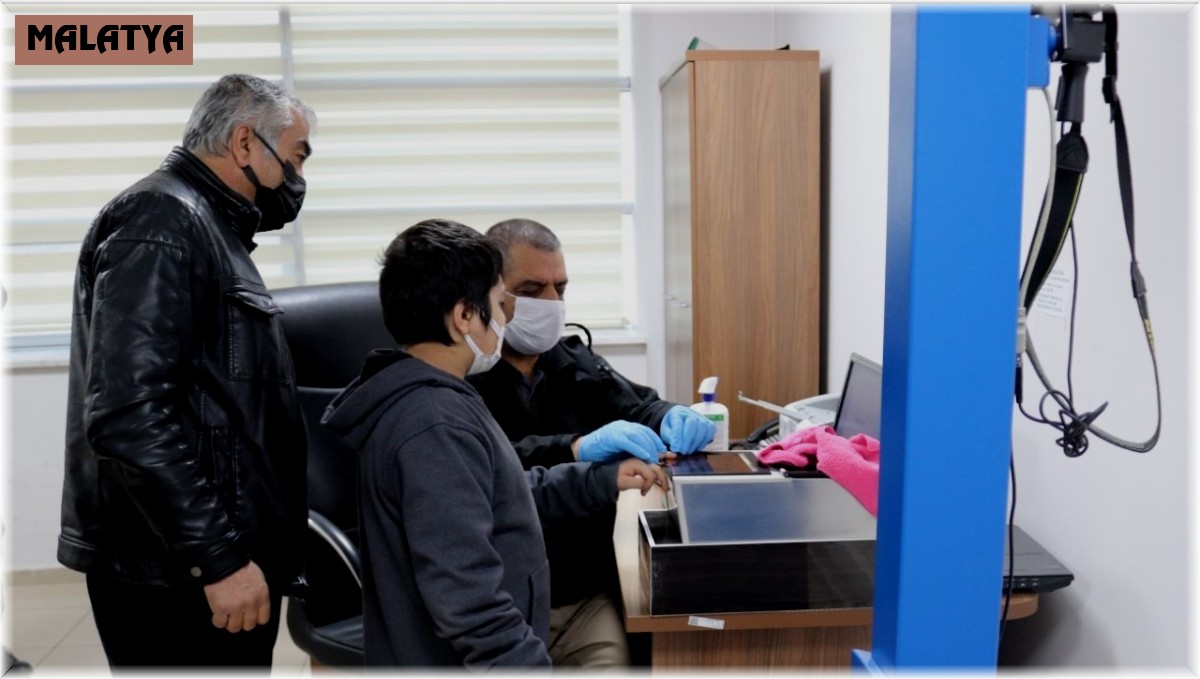 Engelli öğrencilerin parmak izi alındı