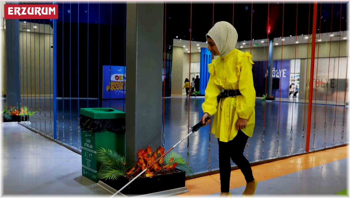 Engelli vatandaşlar için akıllı baston üretiyorlar