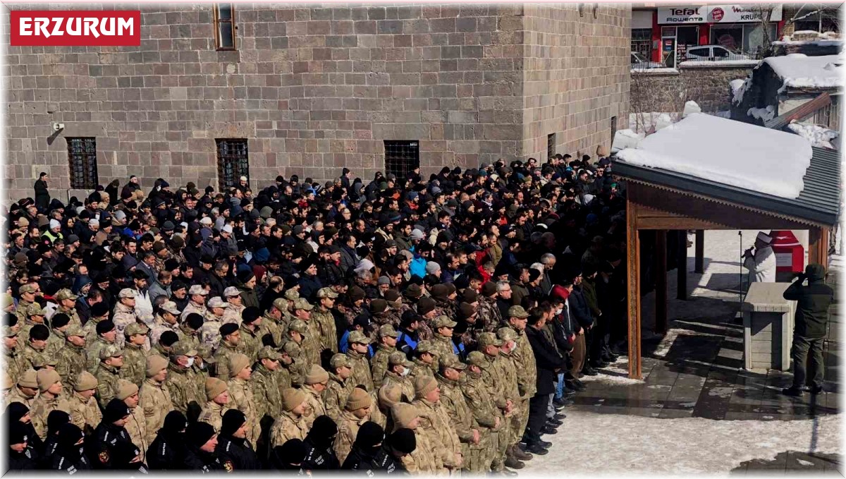 Enkaz altında kalarak hayatını kaybeden uzman çavuş memleketi Erzurum'da toprağa verildi