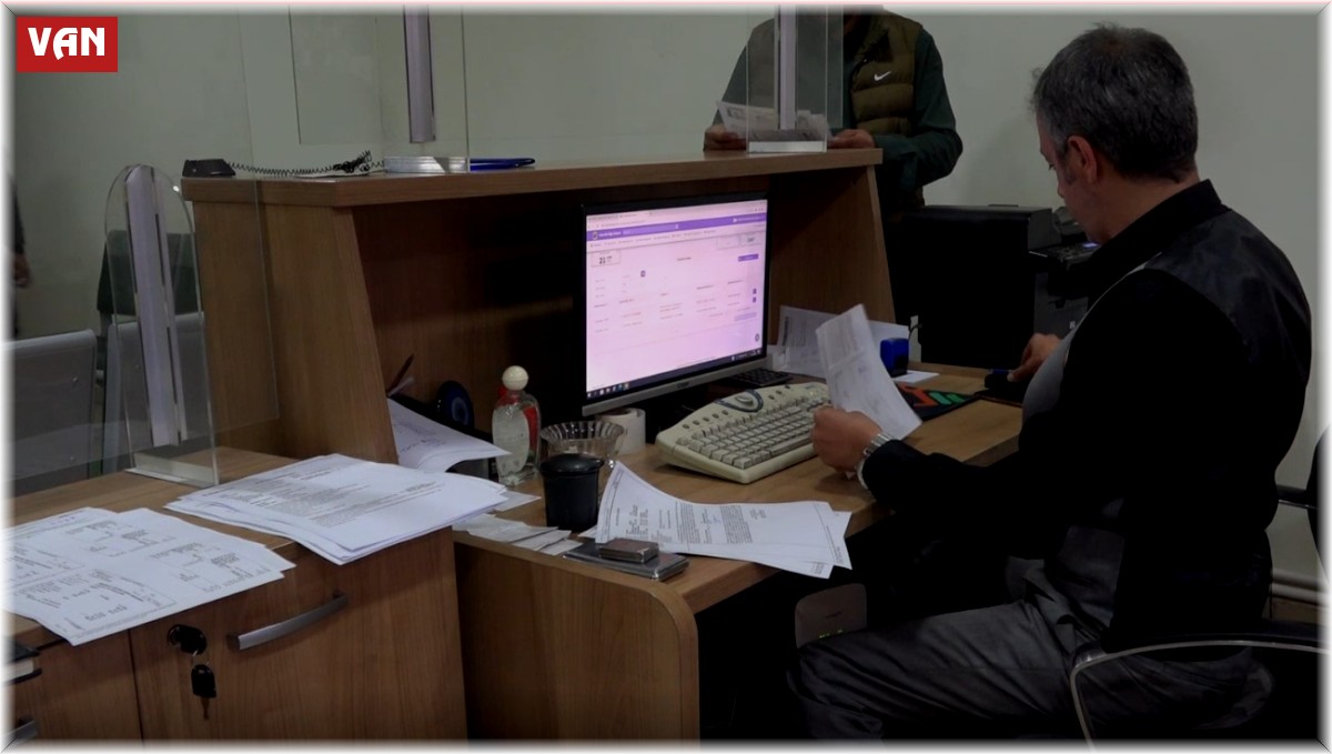 Enkazdan 22.5 saat sonra kurtarılan Aydın hayata tutundu