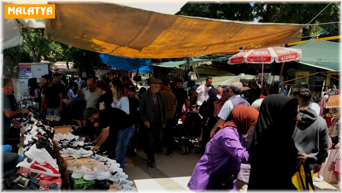 Enkazların gölgesinde bayram telaşı