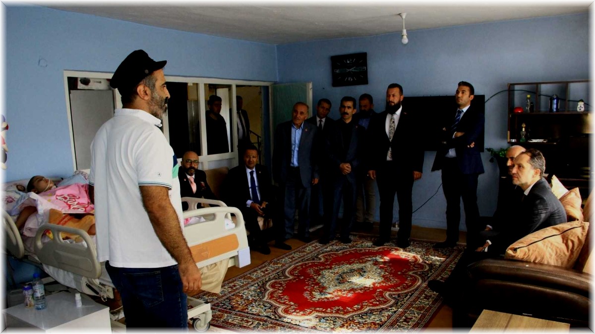 Erbakan'dan Mukaddes Akar'a ziyaret