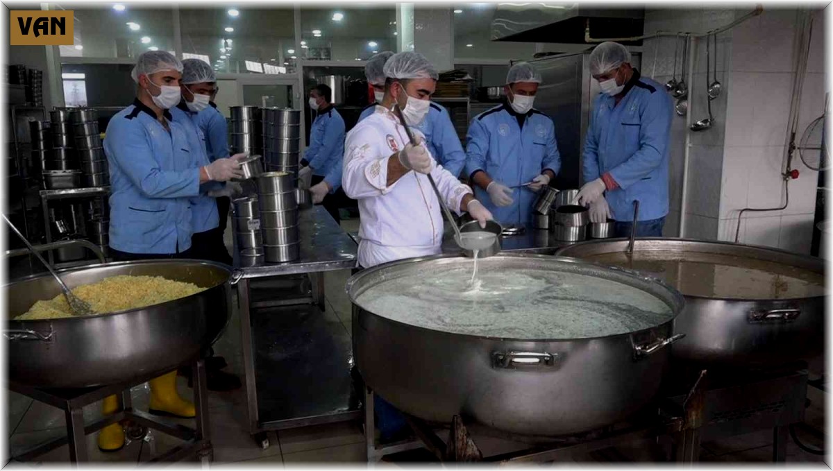 Erciş aşevinden Ramazan'da ihtiyaç sahibi ailelere 3 çeşit yemek