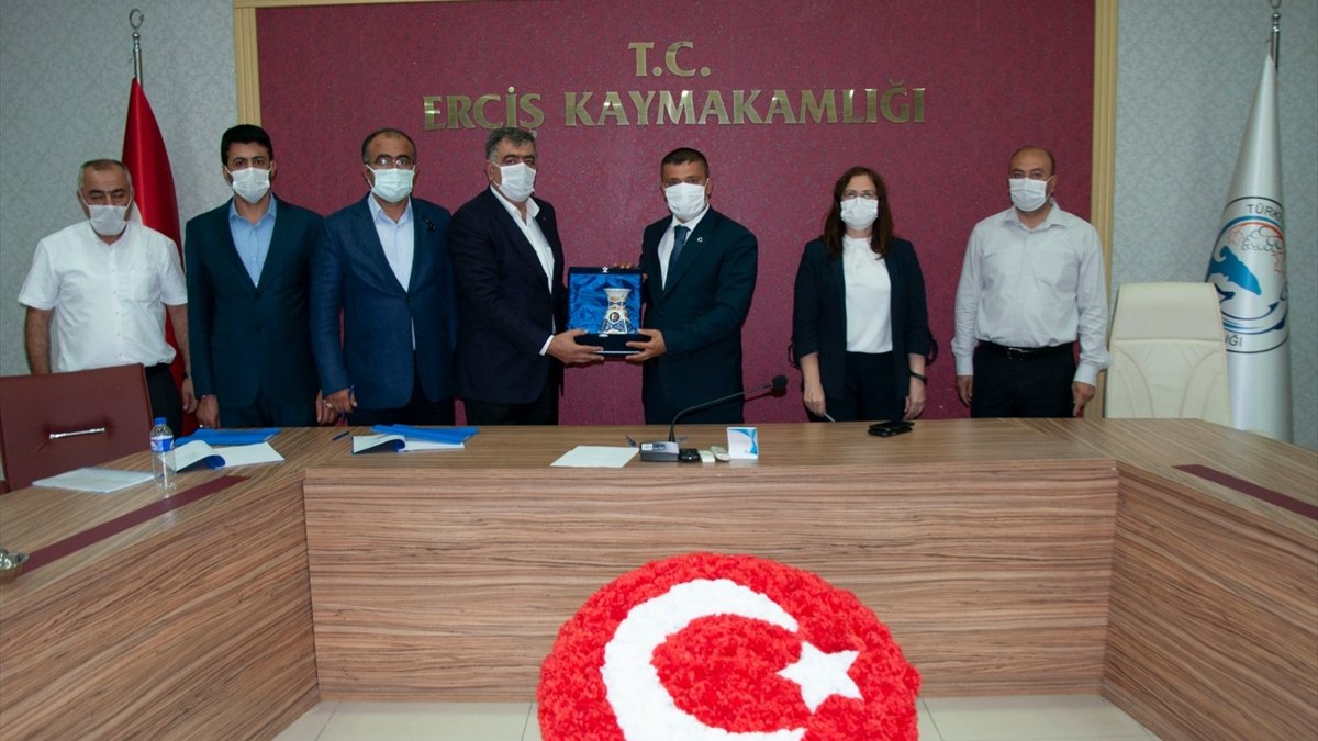 Erciş Belediyesi ile Hizmet İş Sendikası arasında toplu iş sözleşmesi imzalandı