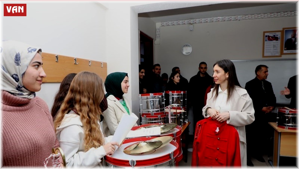 Erciş Güzel Sanatlar Lisesi öğrencilerine enstrüman desteği