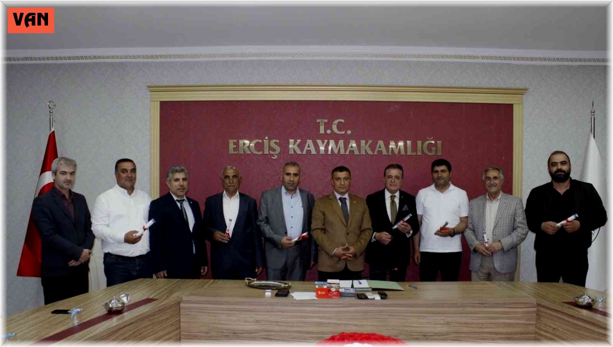 Erciş Oto Galericiler Sitesi'nin tapu senetleri teslim edildi