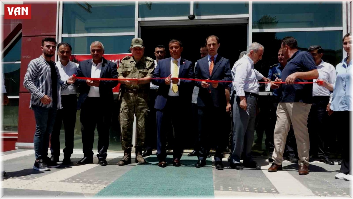 Erciş'te '15 Temmuz' konulu fotoğraf sergisi açıldı