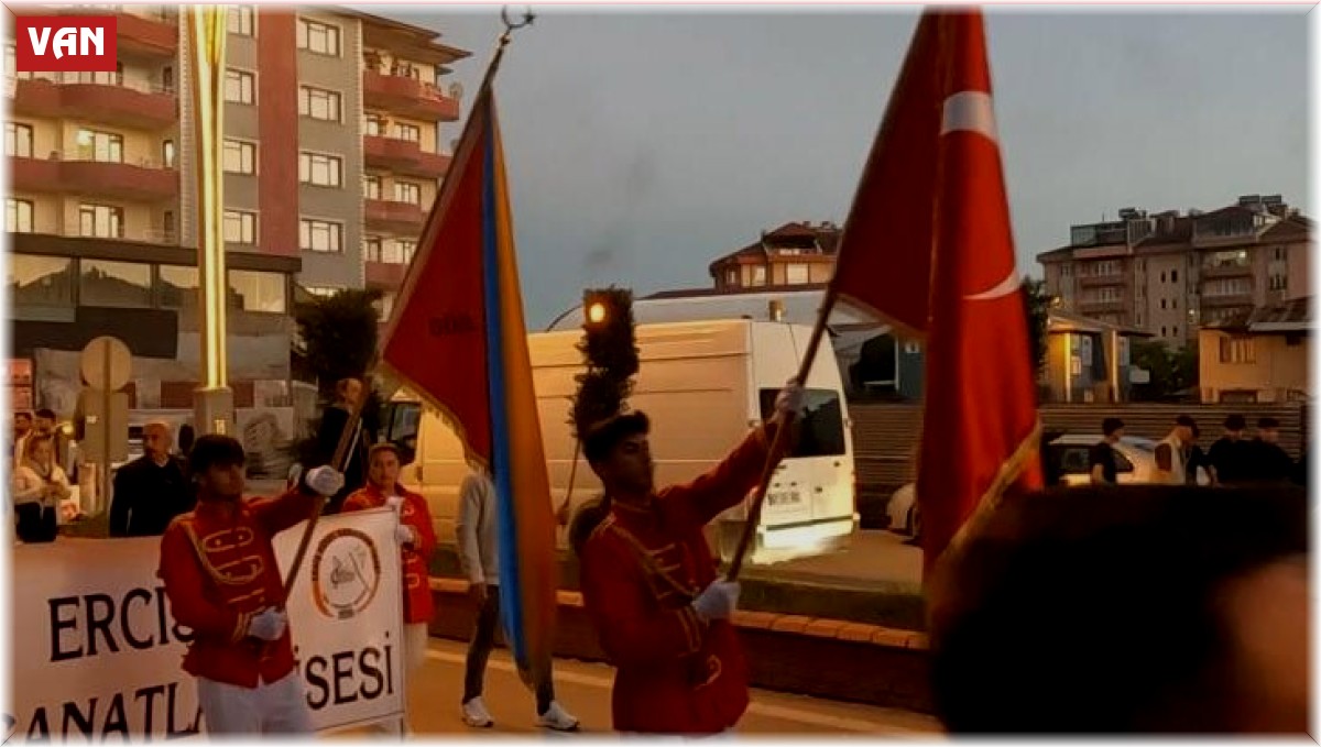Erciş'te 19 Mayıs bayrak yürüyüşü yapıldı