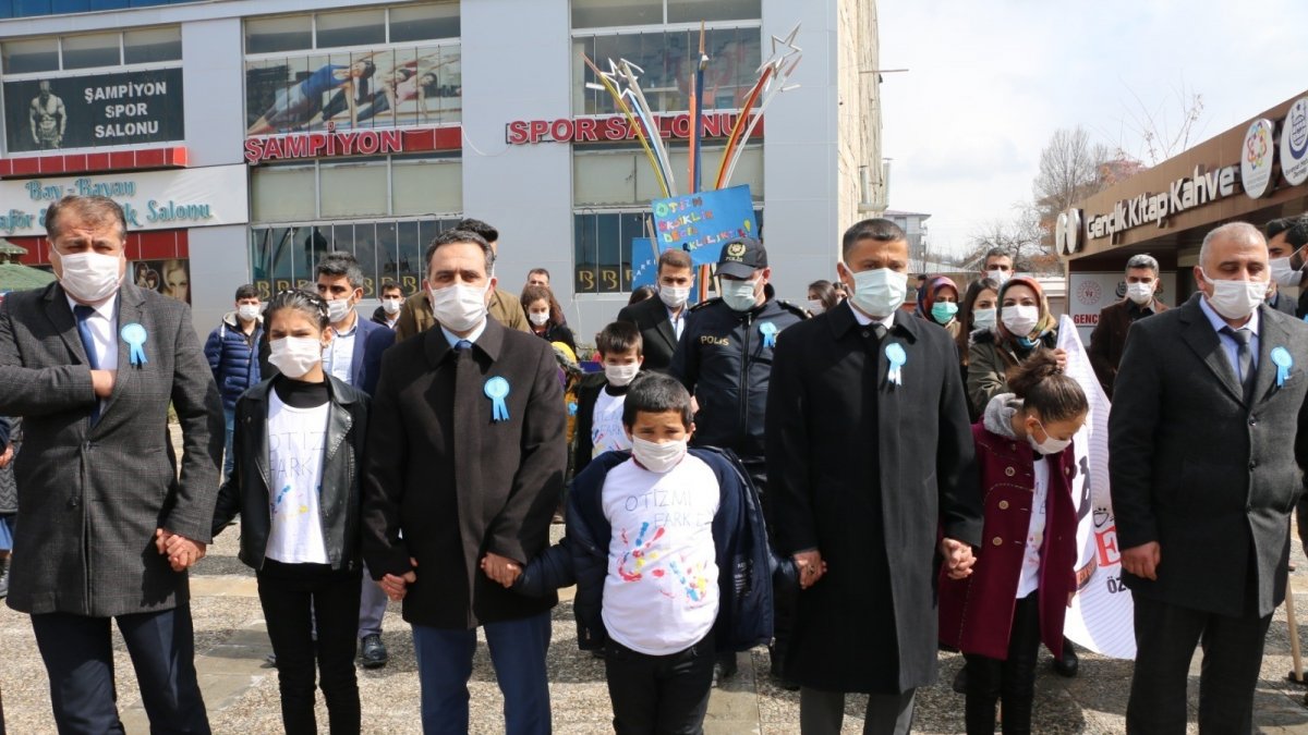 Erciş'te '2 Nisan Otizm Farkındalık Günü' etkinliği